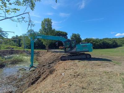 Kobelco SK210 Long Reach a noleggio presso Officina Meccanica Acquaviva